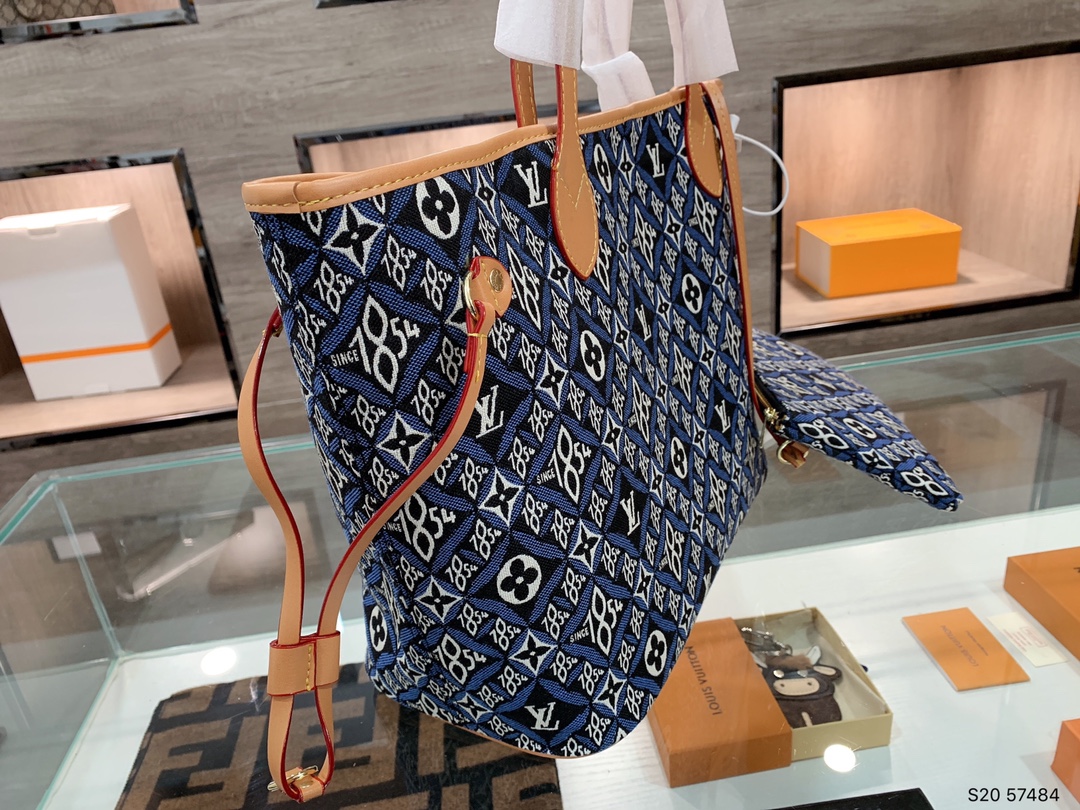 LV $81 gallery