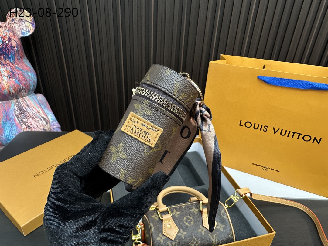 LV $81 gallery