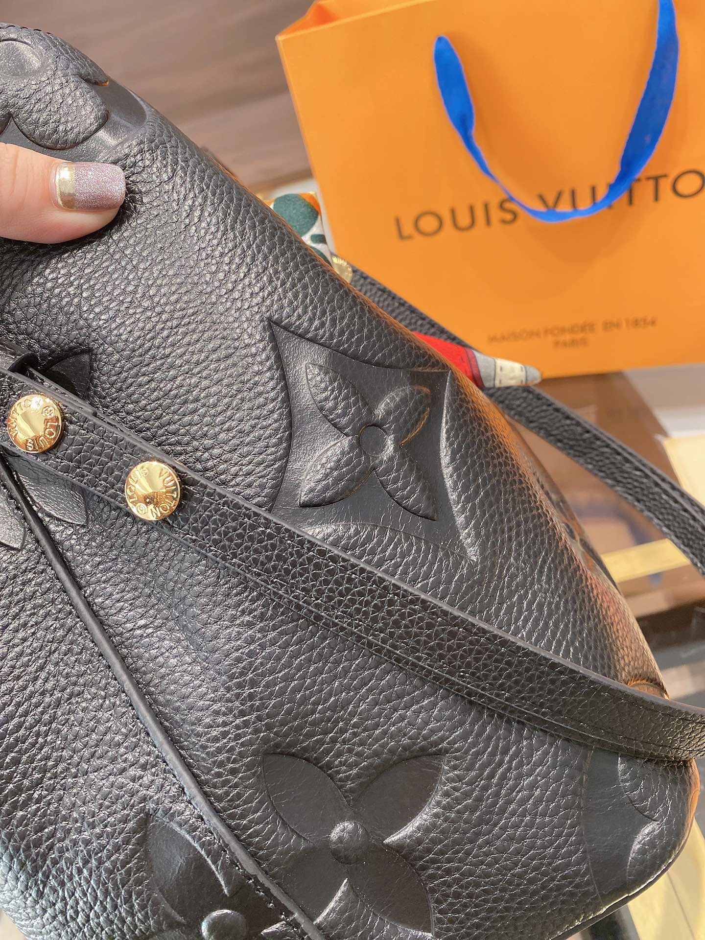 LV $81 gallery