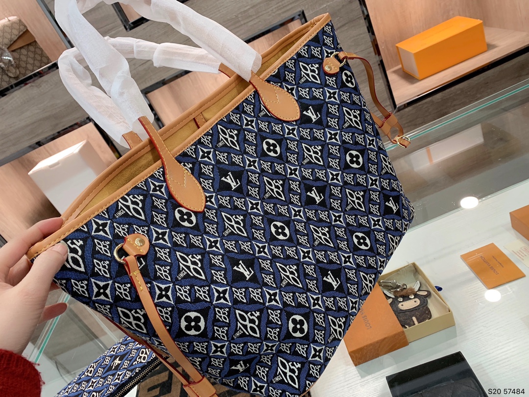 LV $81 gallery