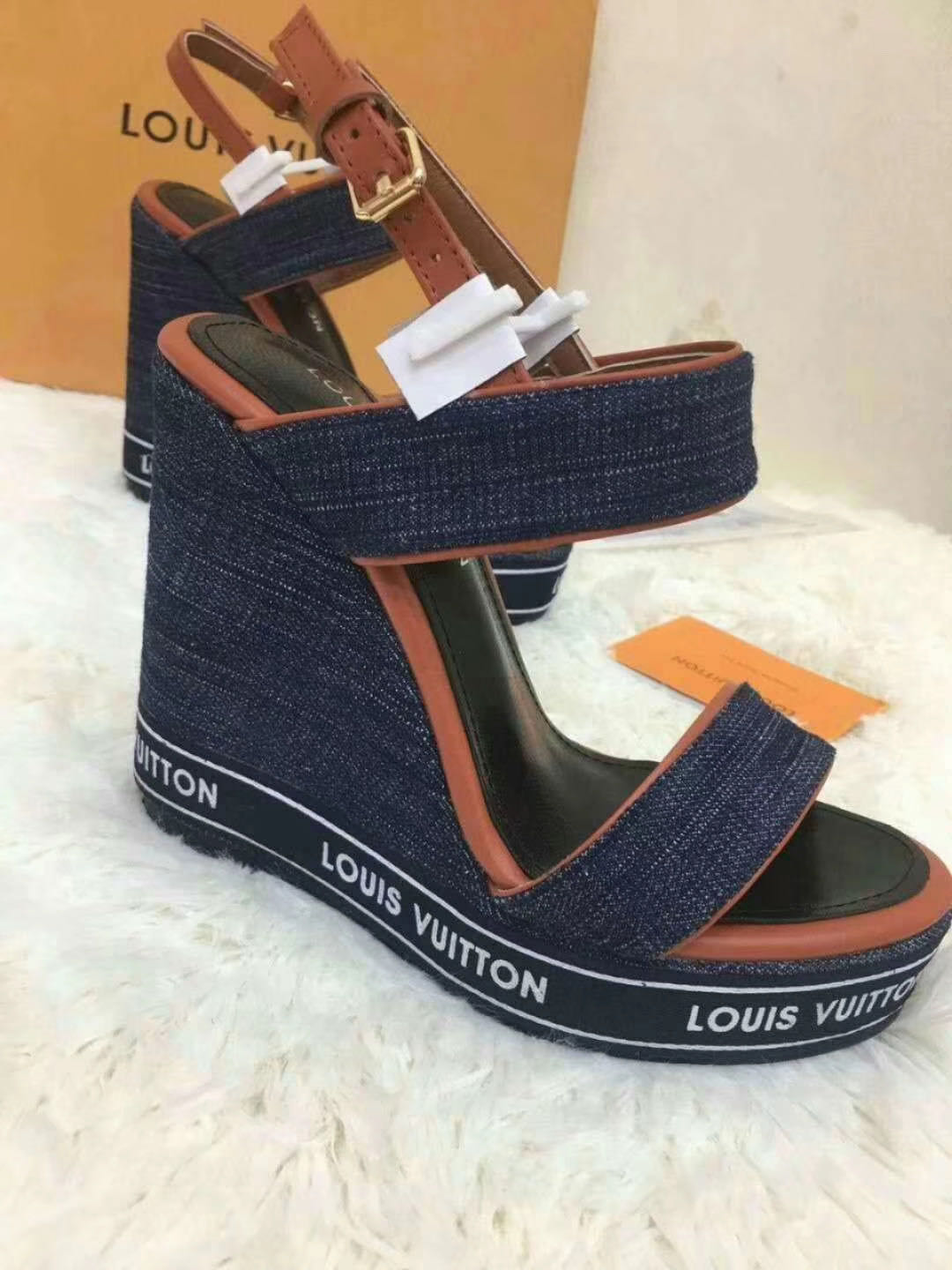 LV $81 gallery