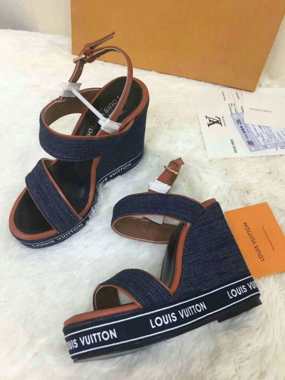 LV $81 gallery