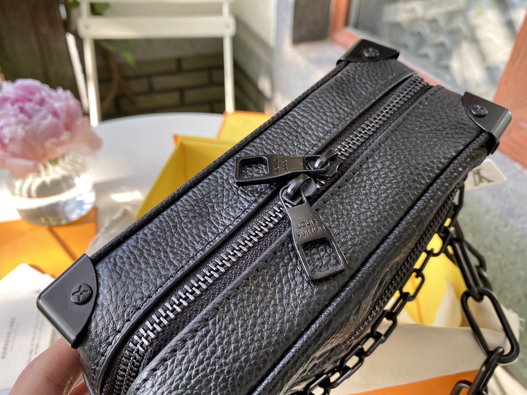 LV $81 gallery