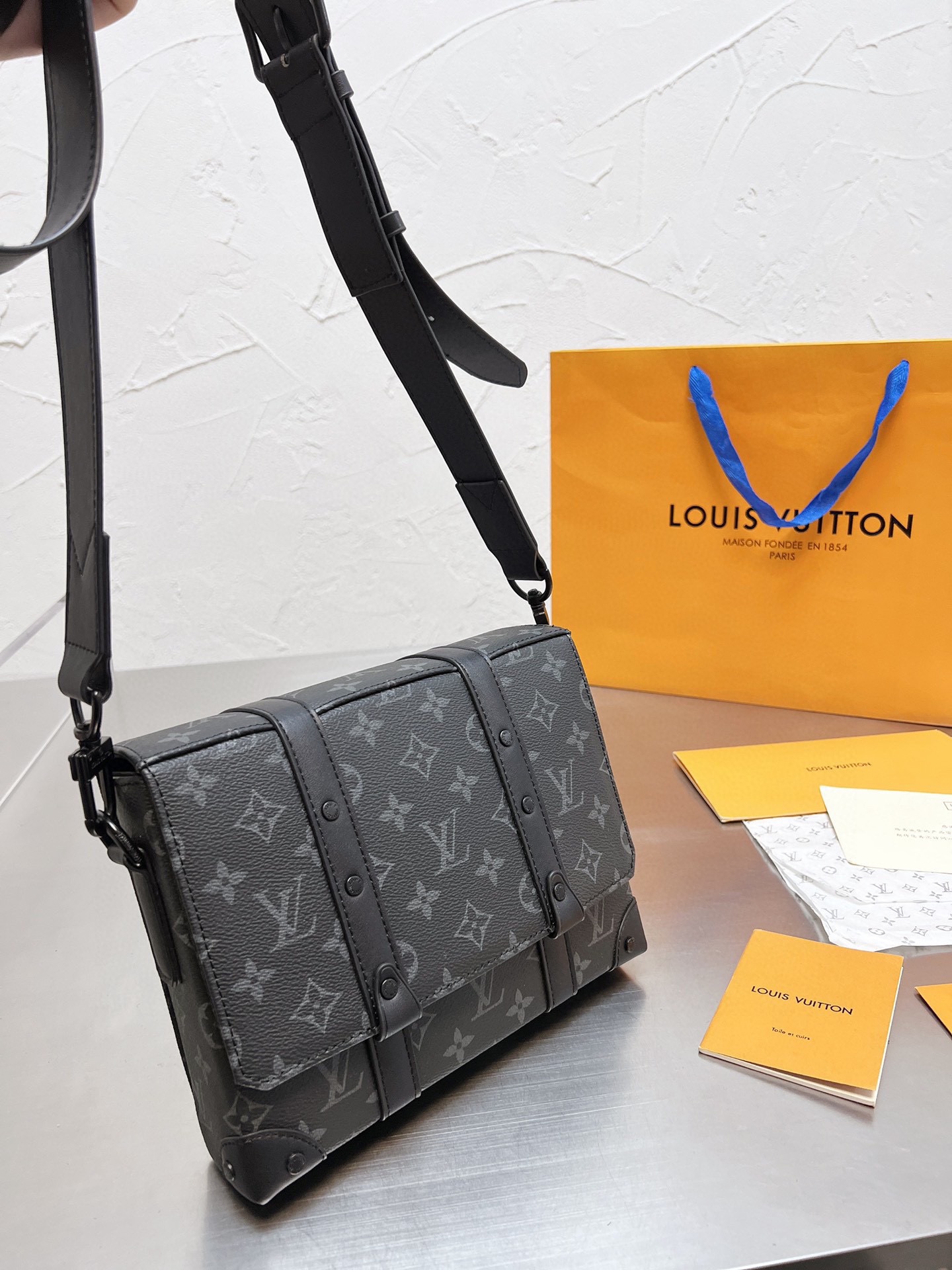 LV $81 gallery