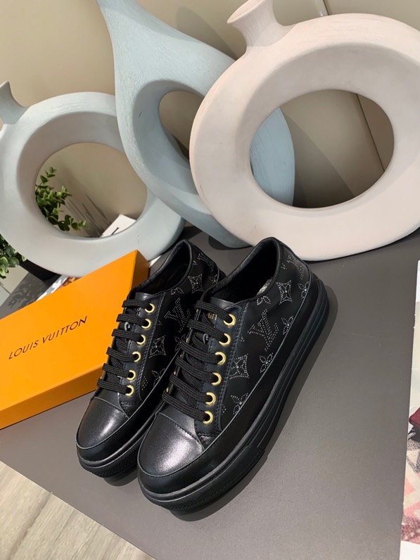 LV $82 gallery