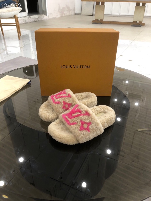 LV $82 gallery