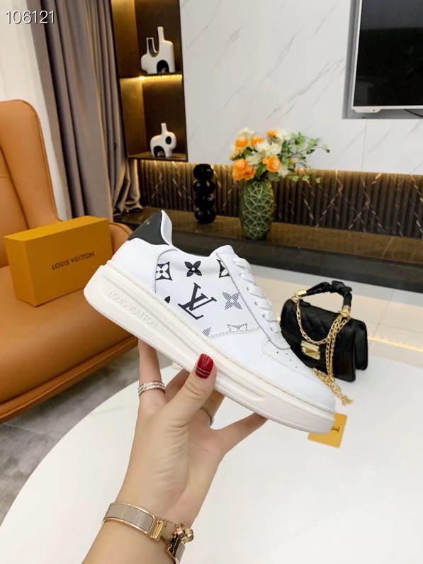 LV $82 gallery