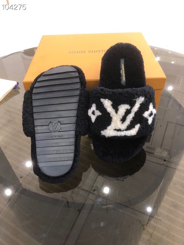 LV $82 gallery