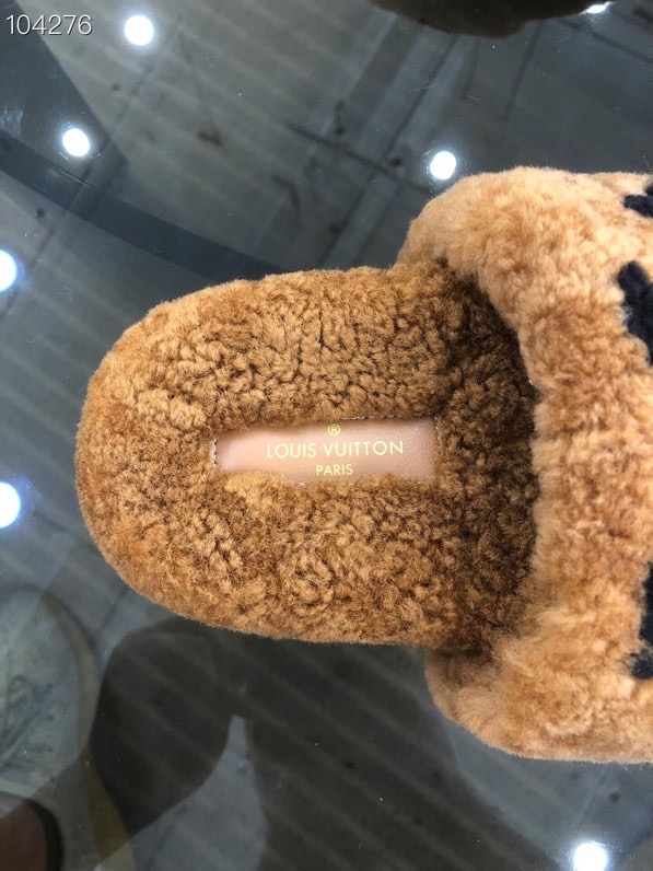 LV $82 gallery