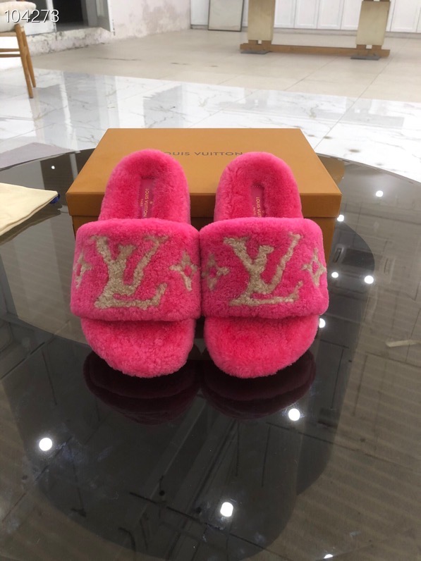 LV $82 gallery