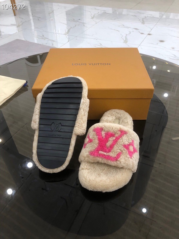 LV $82 gallery