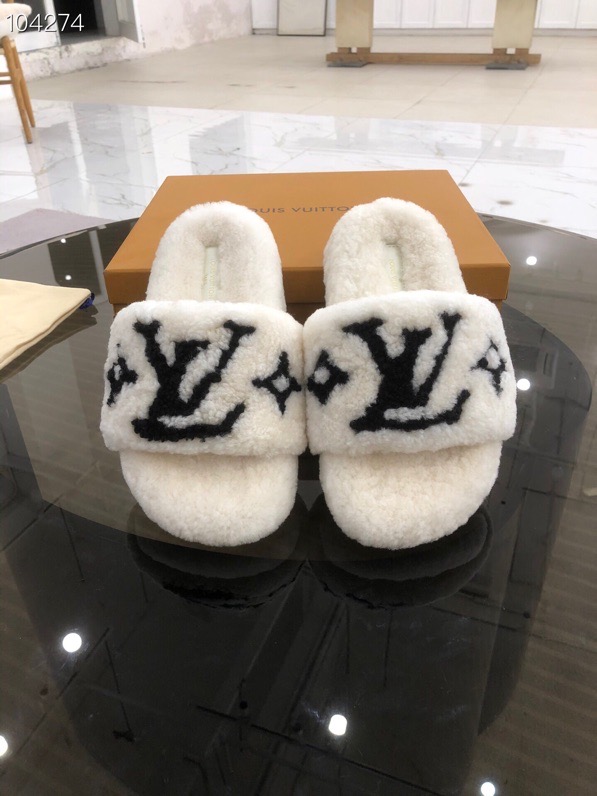 LV $82 gallery