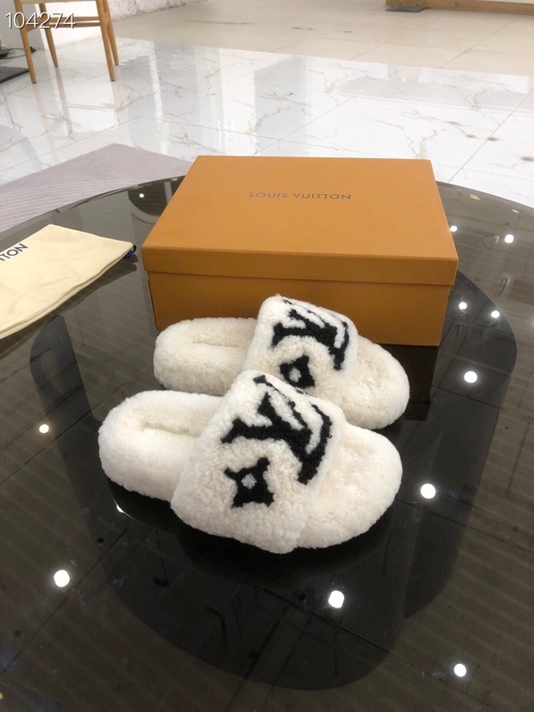 LV $82 gallery