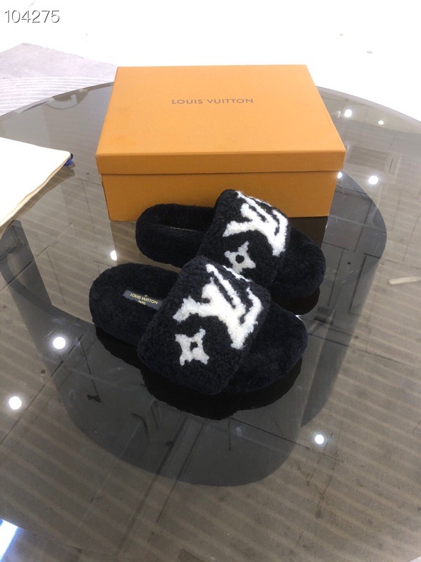 LV $82 gallery