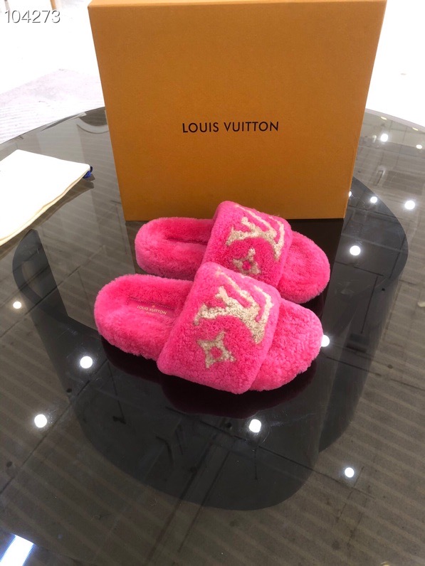 LV $82 gallery