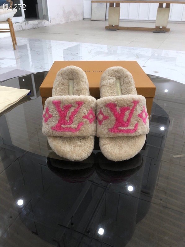 LV $82 gallery