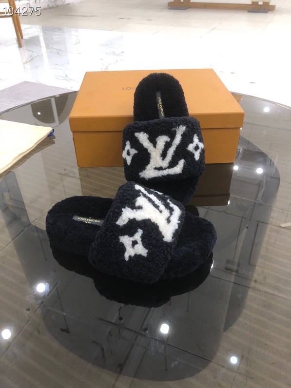 LV $82 gallery