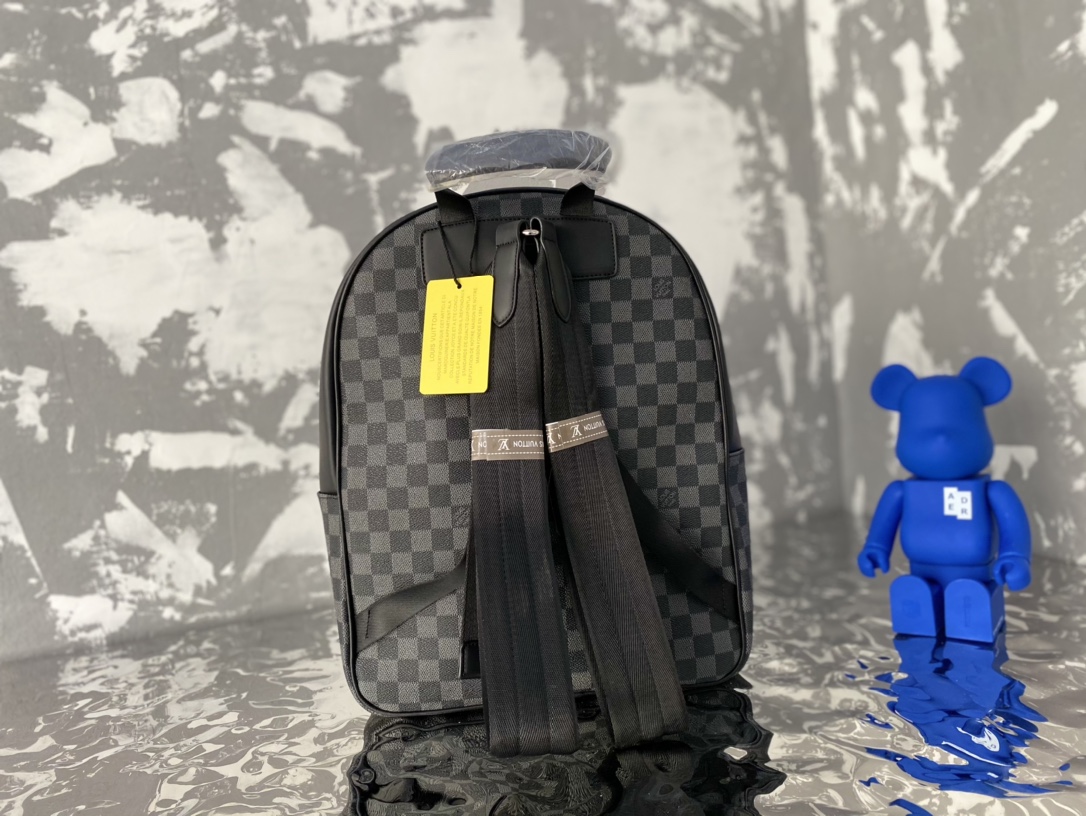 LV $82 gallery