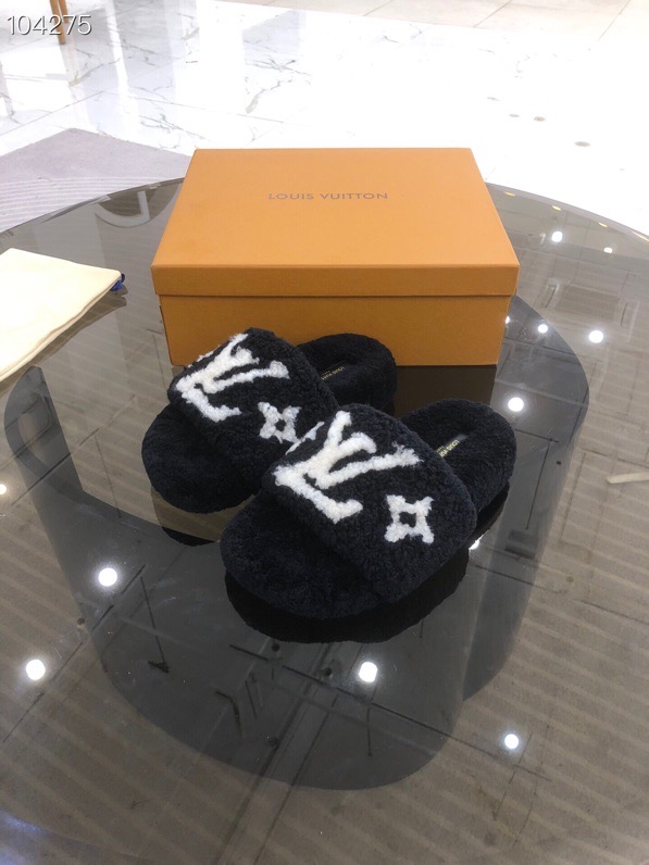 LV $82 gallery