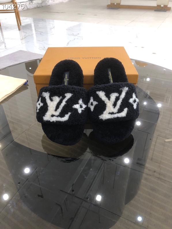 LV $82 gallery