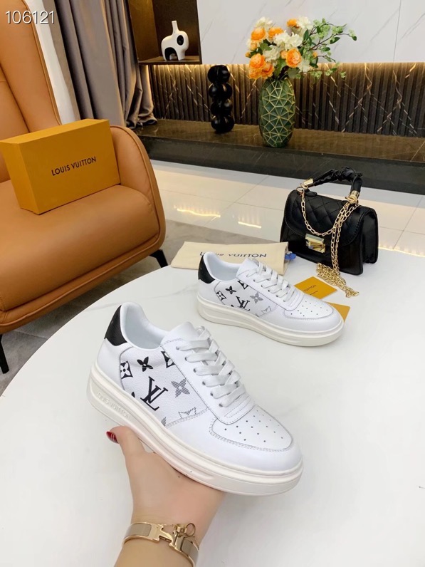 LV $82 gallery