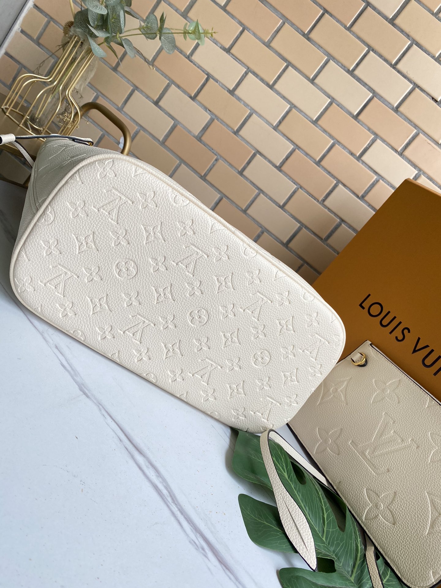 LV $82 gallery