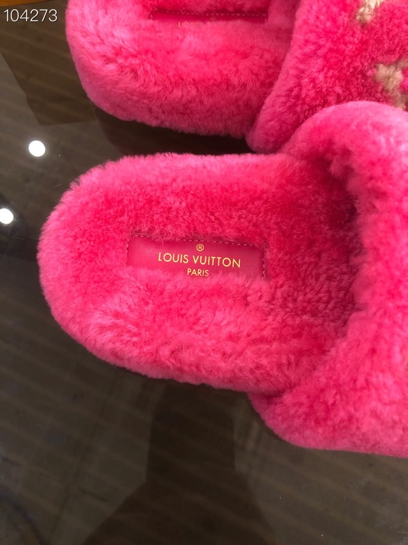 LV $82 gallery