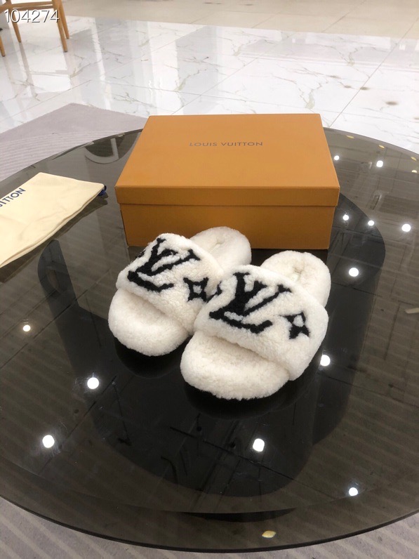 LV $82 gallery