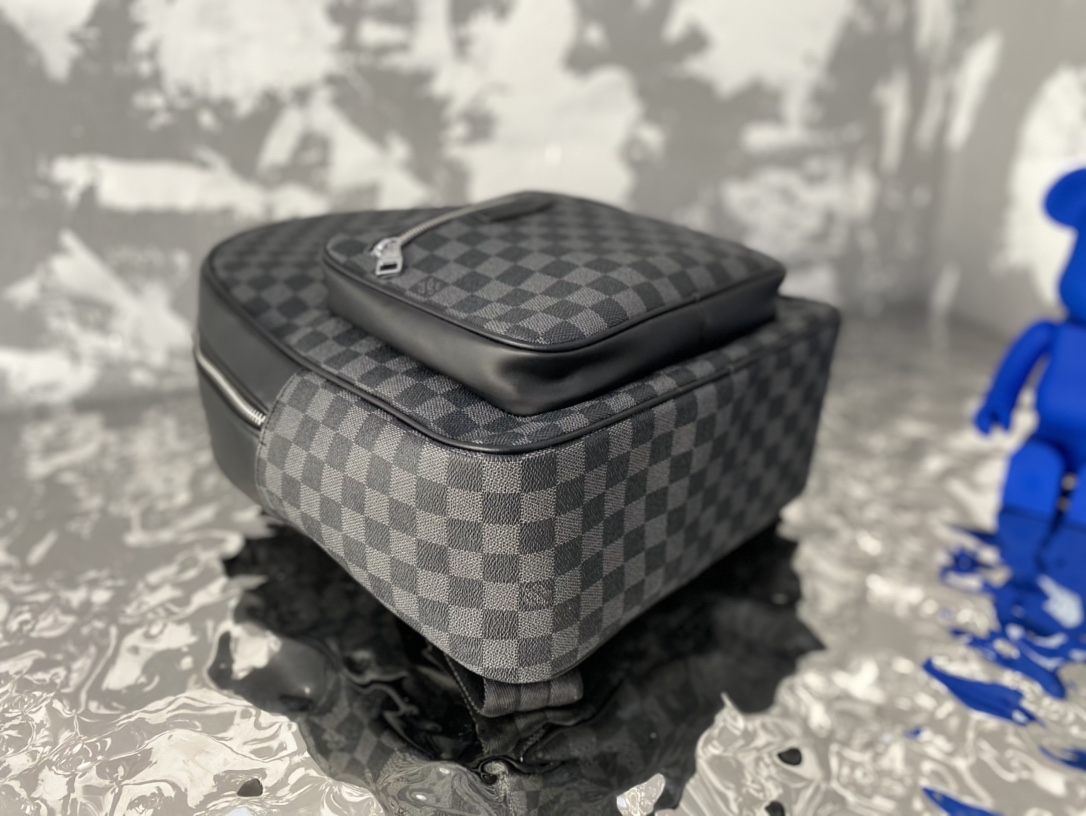 LV $82 gallery