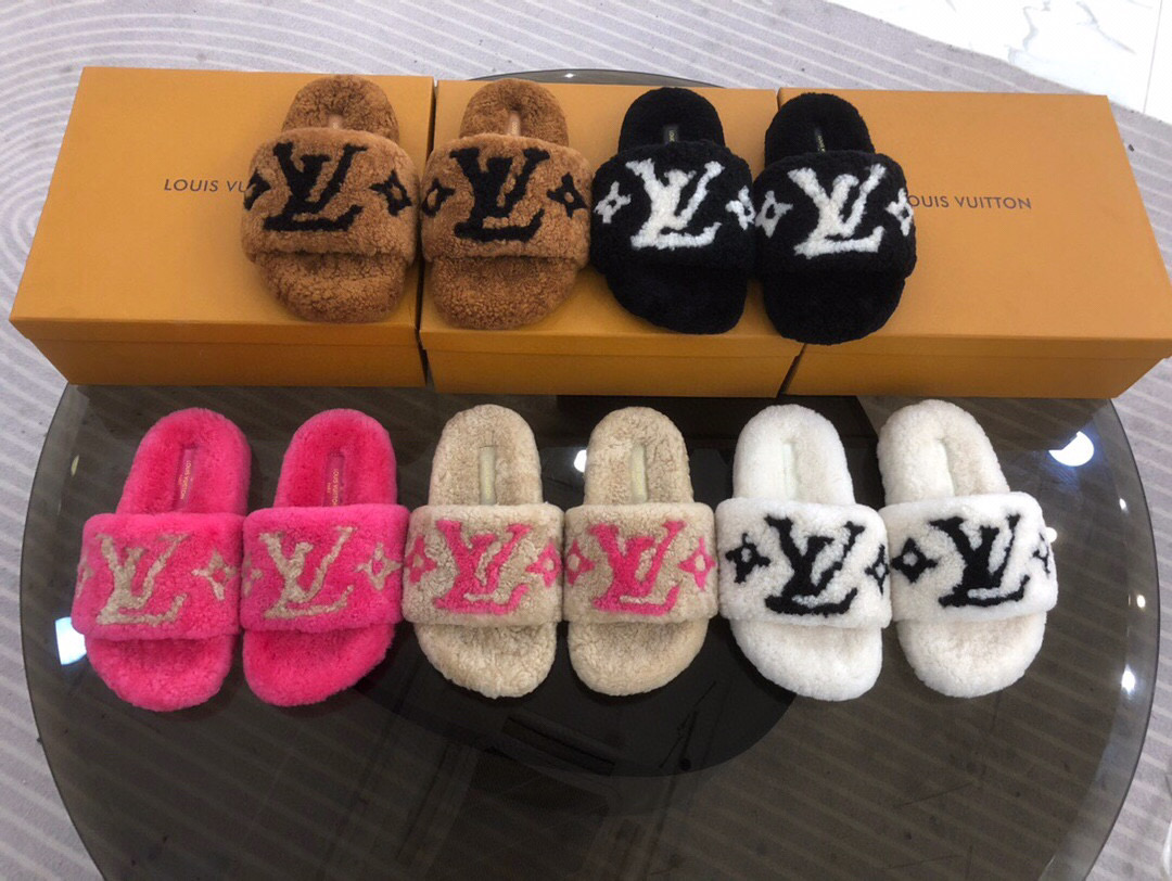 LV $82 gallery