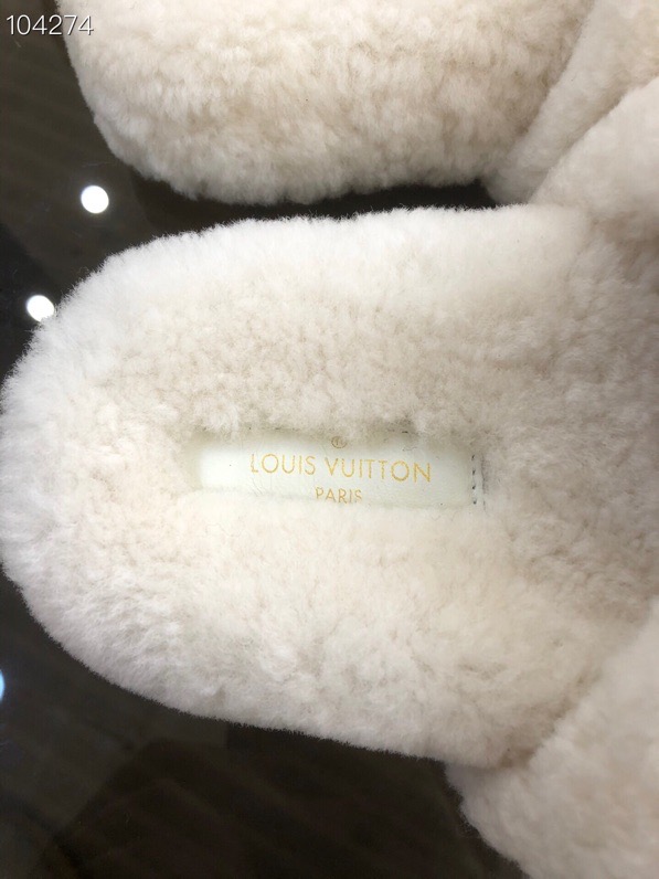 LV $82 gallery