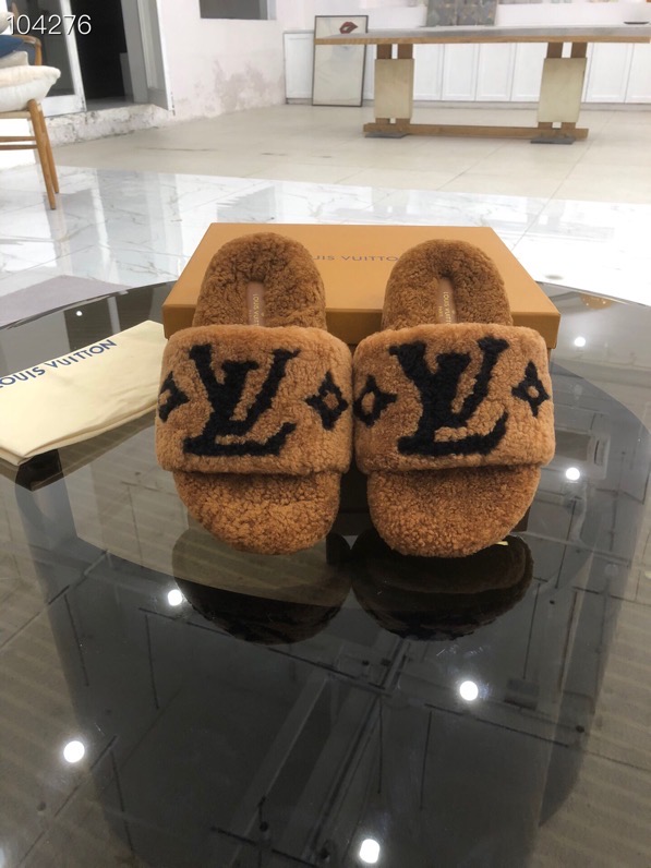 LV $82 gallery