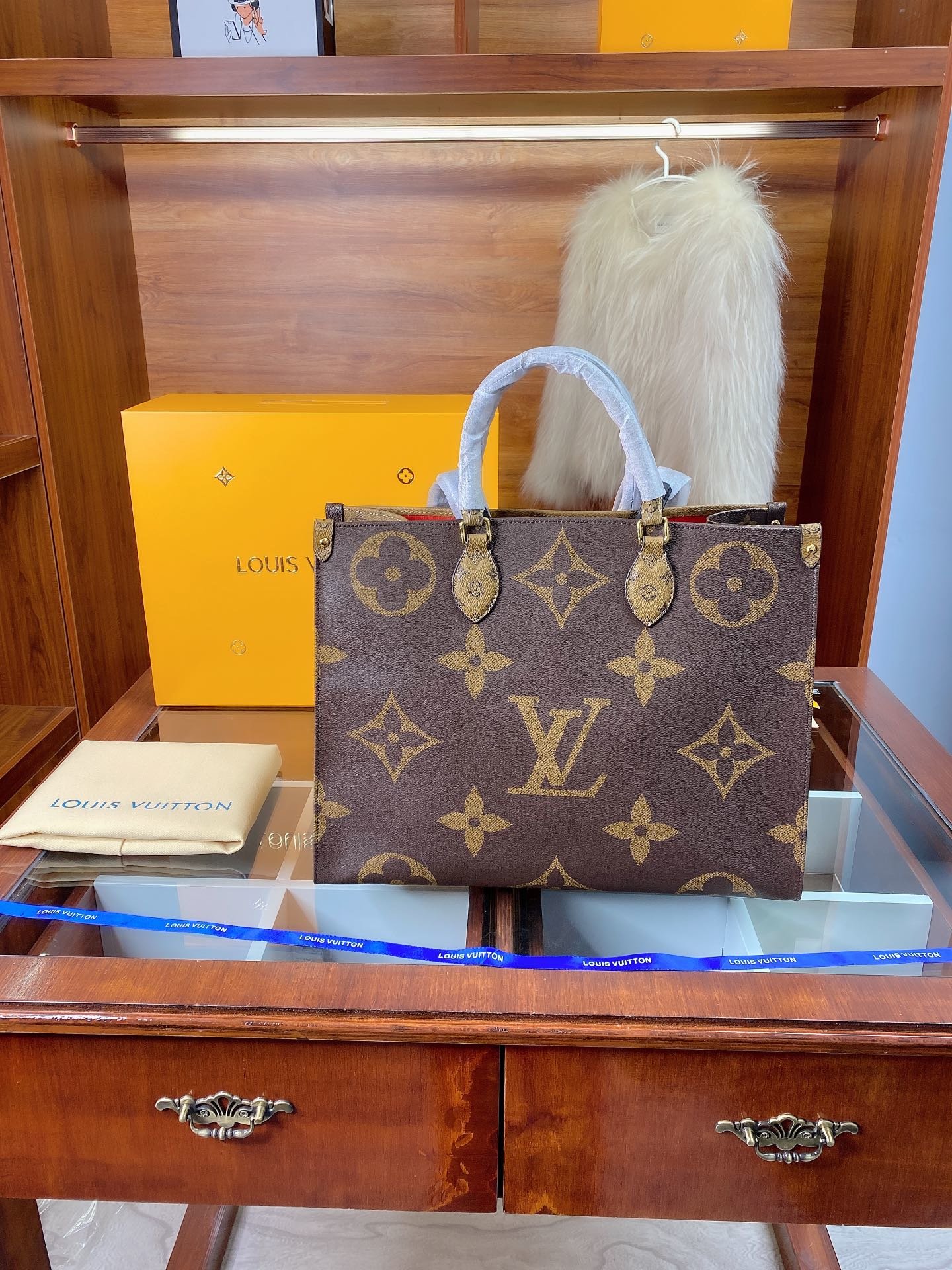 LV $82 gallery