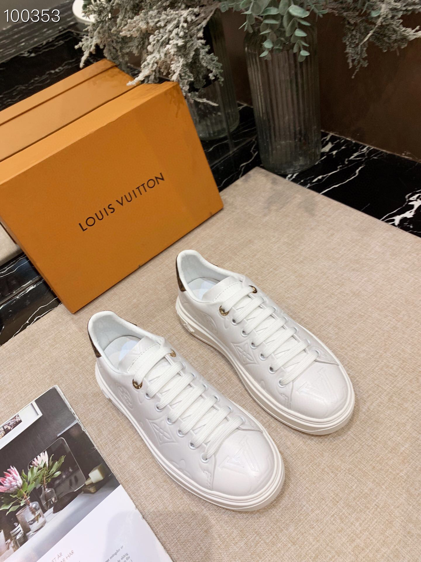 LV $82 gallery