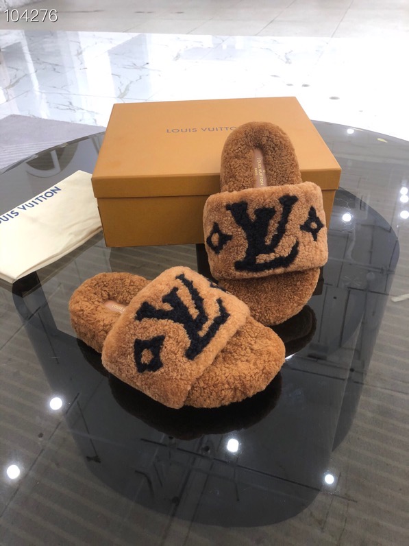 LV $82 gallery