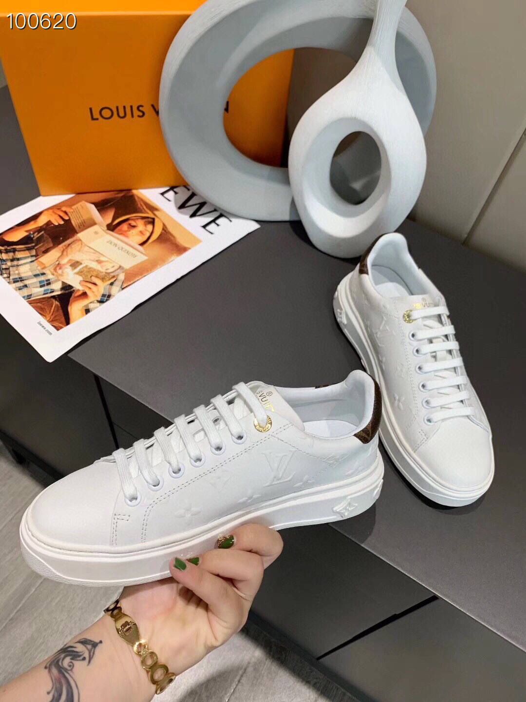 LV $82 gallery