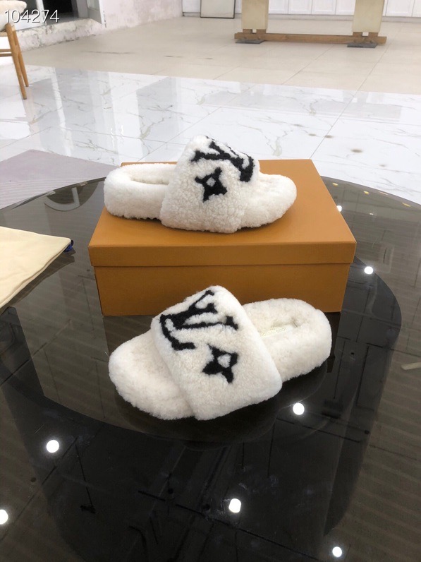 LV $82 gallery