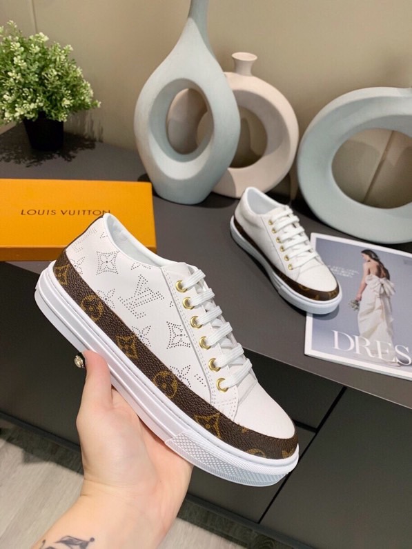 LV $82 gallery