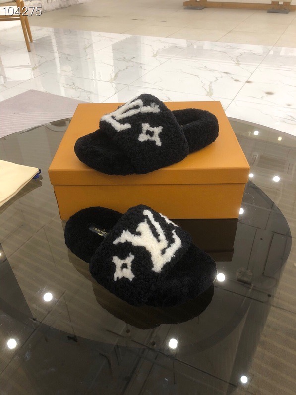 LV $82 gallery