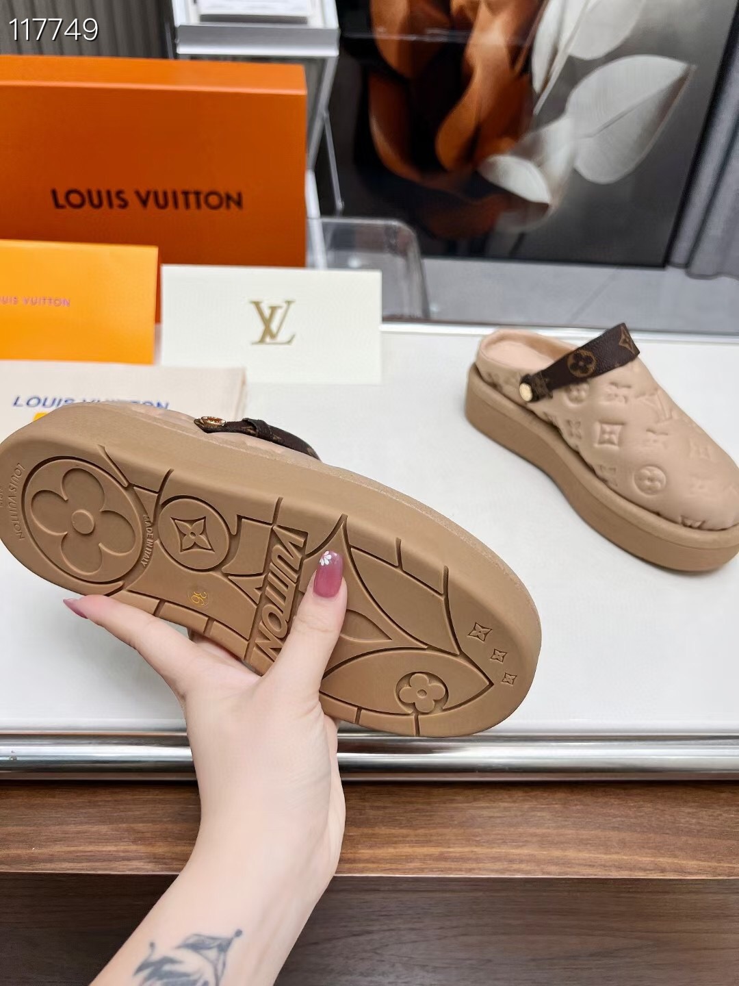 LV $84 gallery