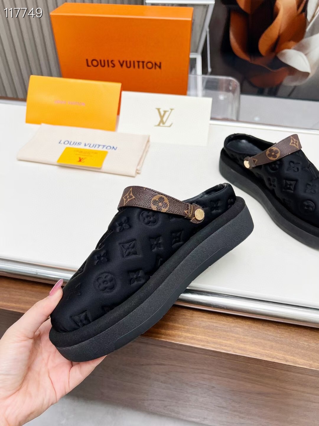 LV $84 gallery