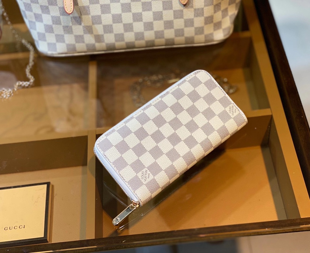 LV $85 gallery