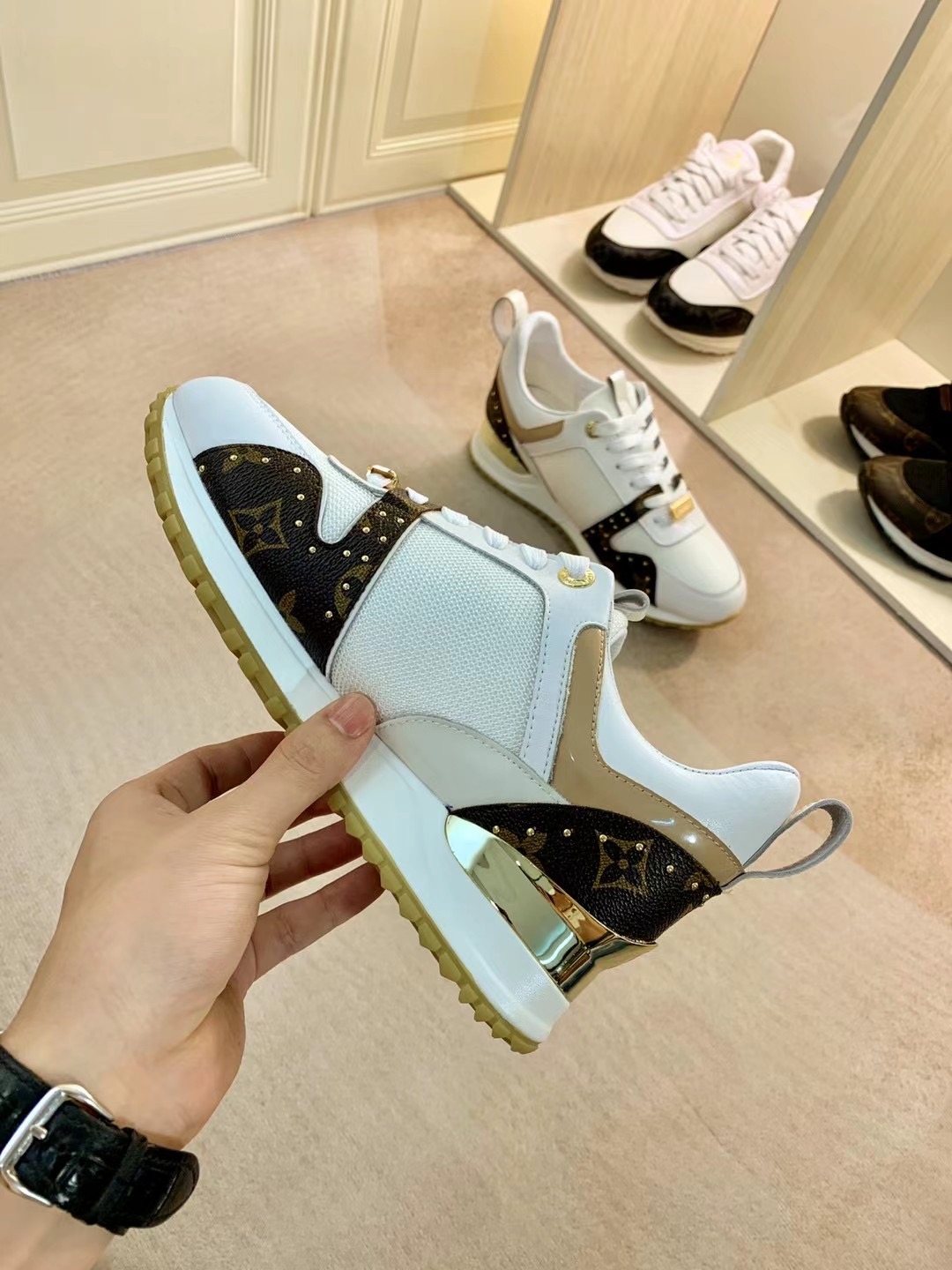 LV $85 gallery