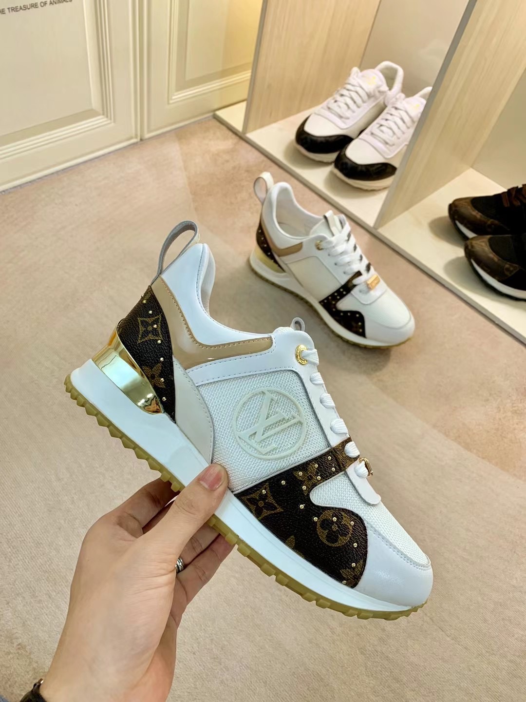 LV $85 gallery