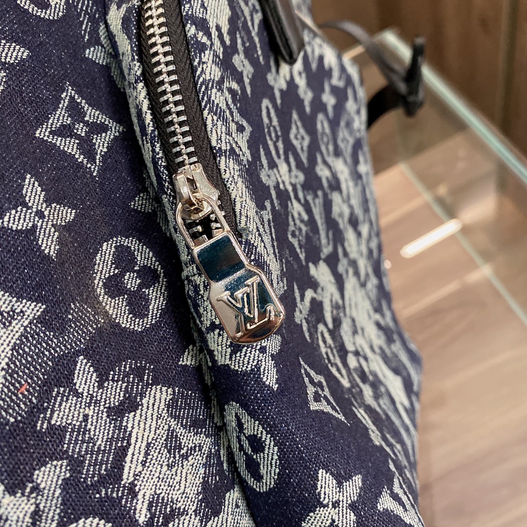 LV $85 gallery