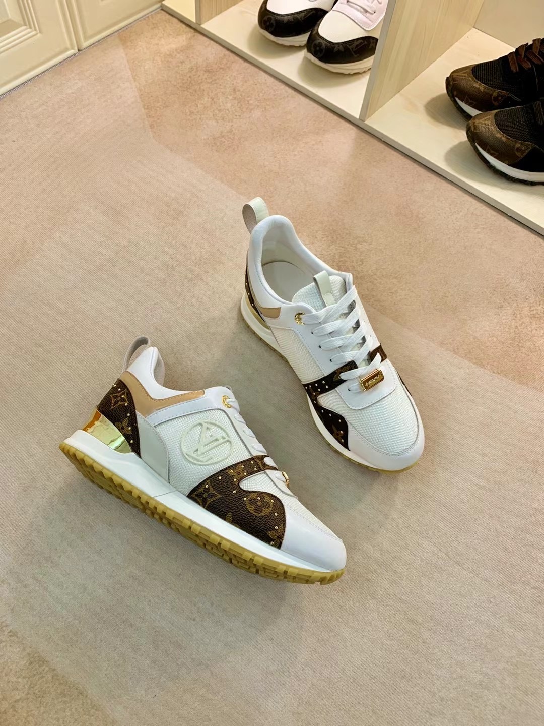 LV $85 gallery