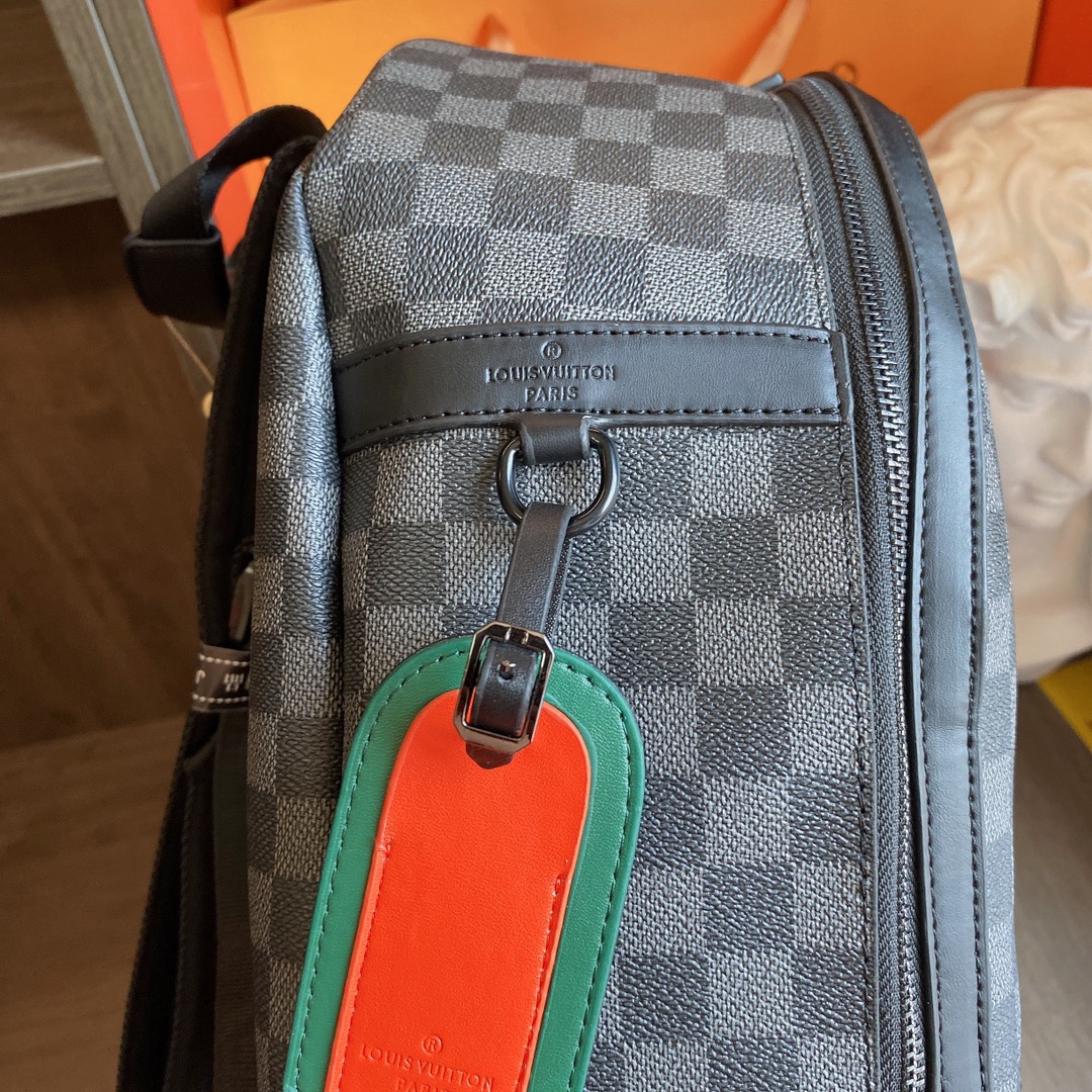 LV $85 gallery