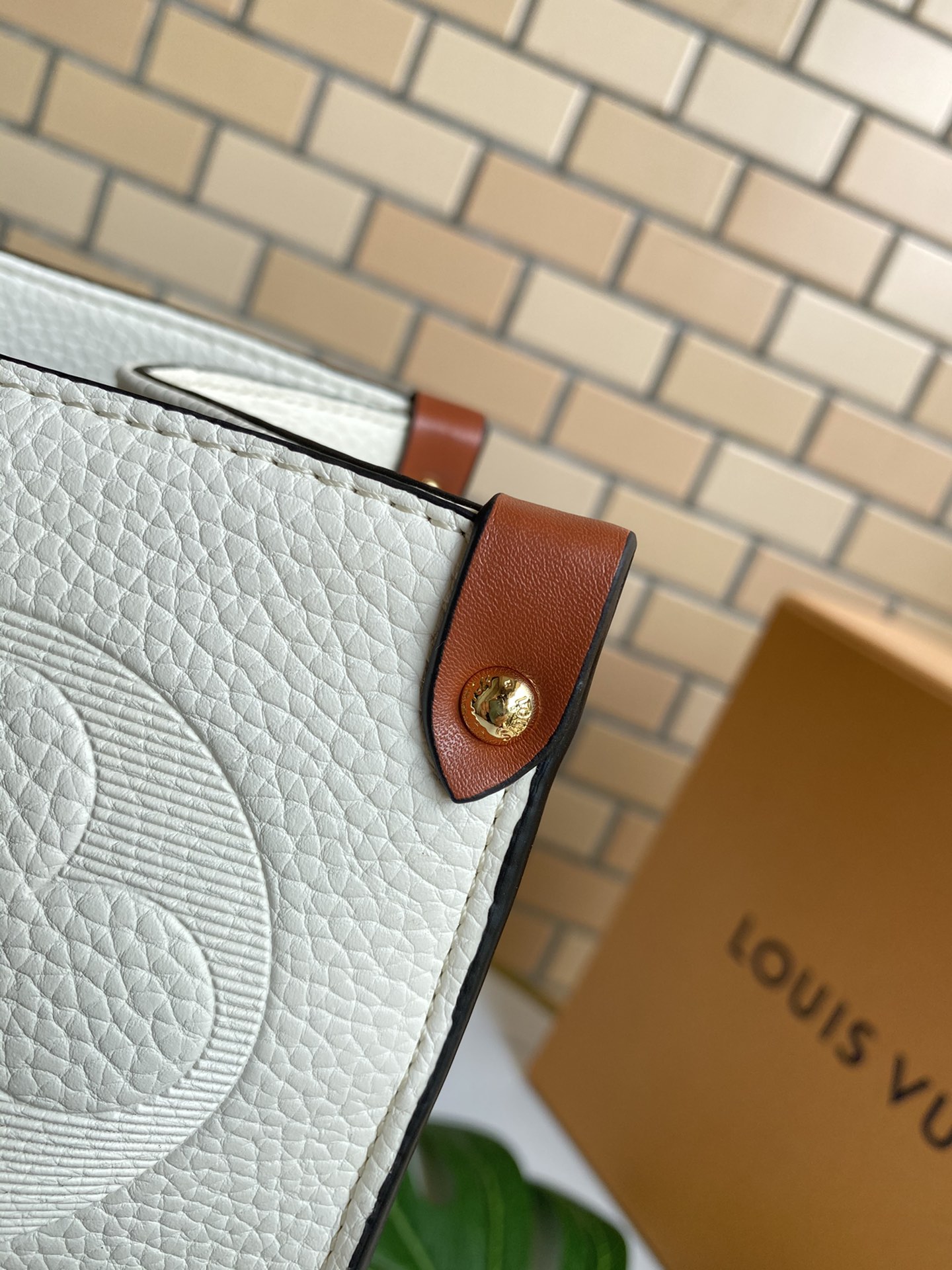 LV $85 gallery