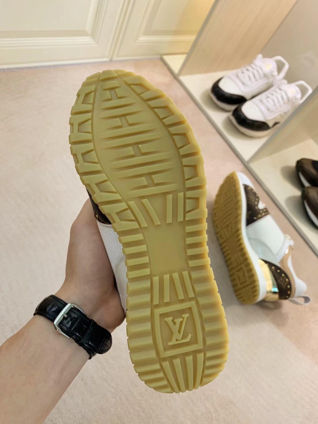 LV $85 gallery