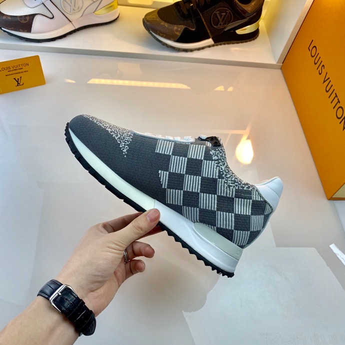 LV $85 gallery